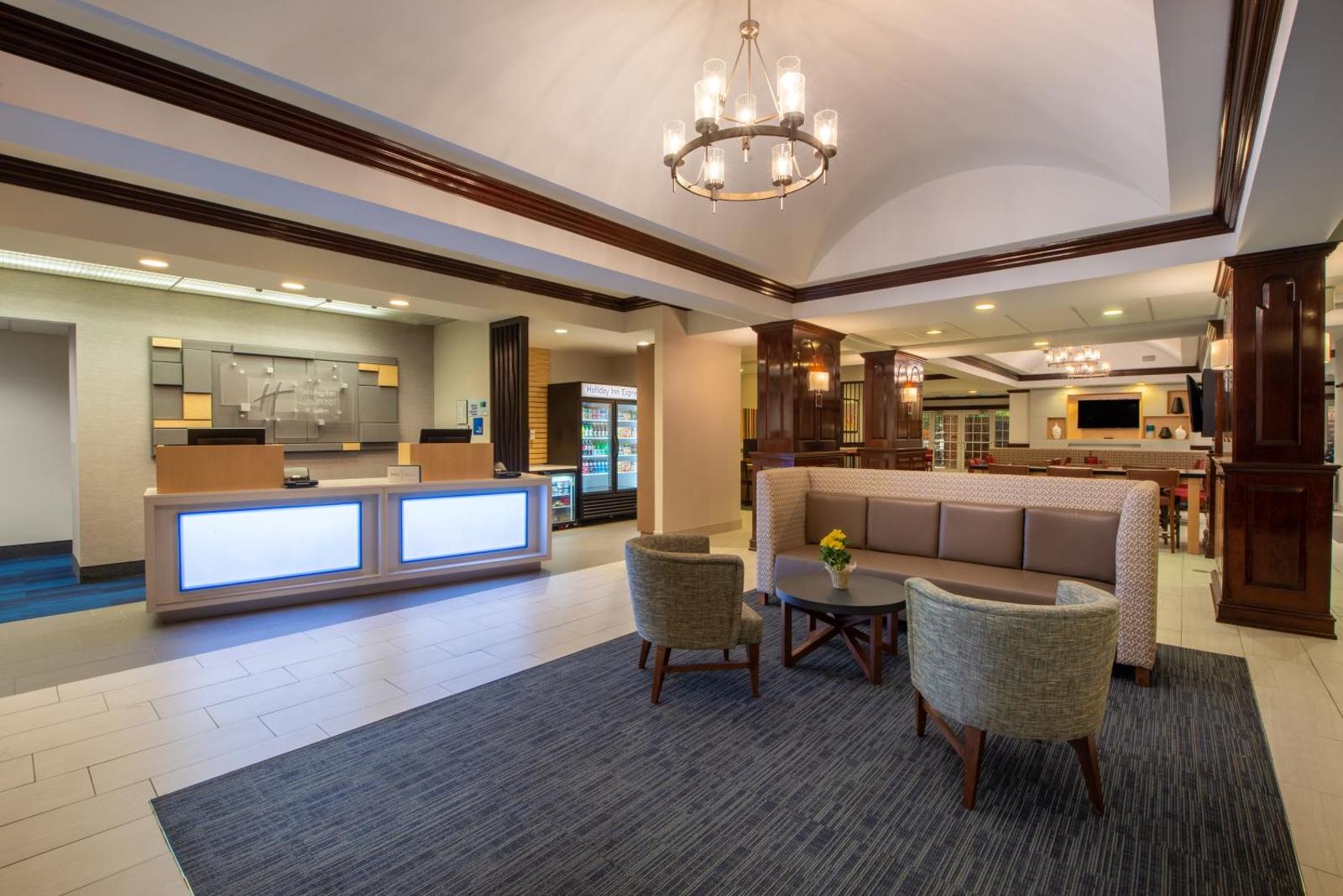 Holiday Inn Express State College at Williamsburg Square an IHG Hotel Main image 2